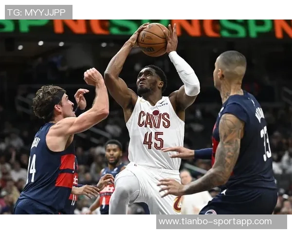 热火首节狂轰53分却遭黄蜂次节逆袭半场仅领先3分