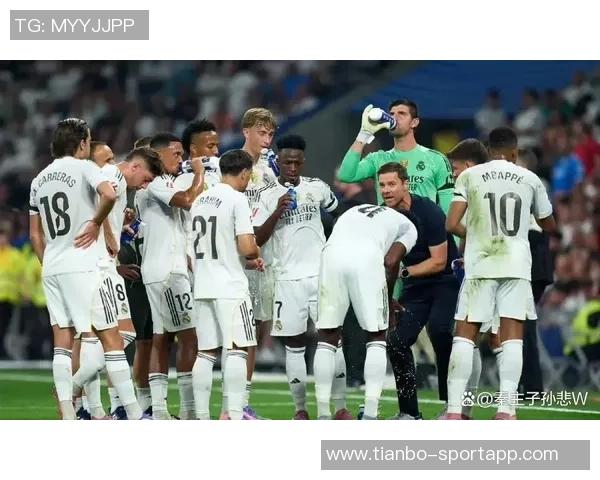 皇马球迷指责阿隆索遭遇内部排挤与背叛事件揭秘