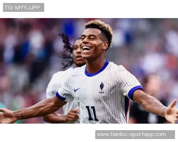 20岁杜埃荣获2025金童奖与梅西姆巴佩同列感到无比荣幸